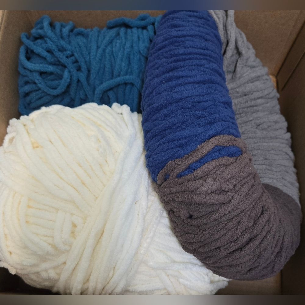 BERNAT BLANKET YARN 25 OZ